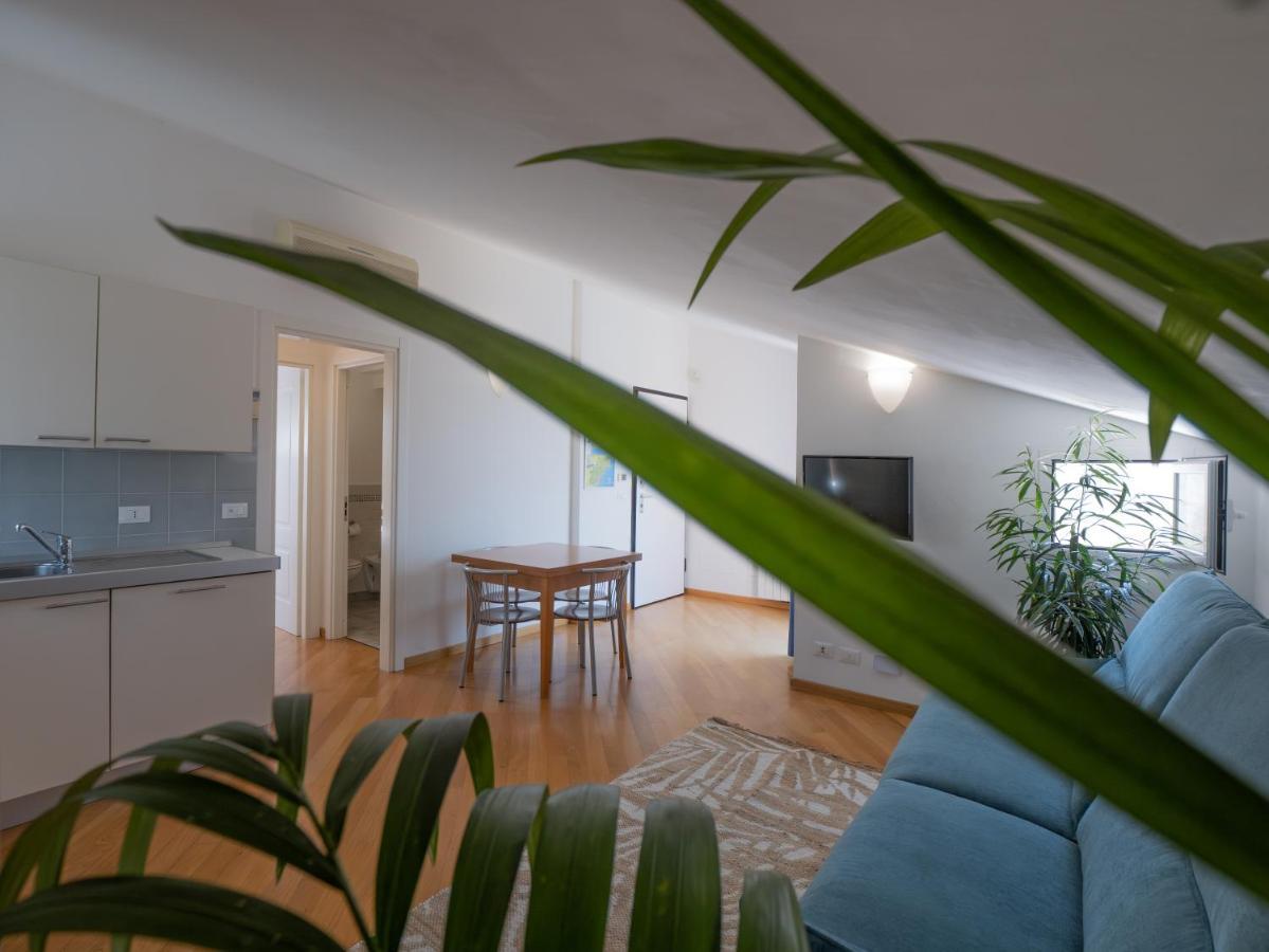 Appartamento Mimosa "A Casa Felice" Пьетра-Лигуре Экстерьер фото