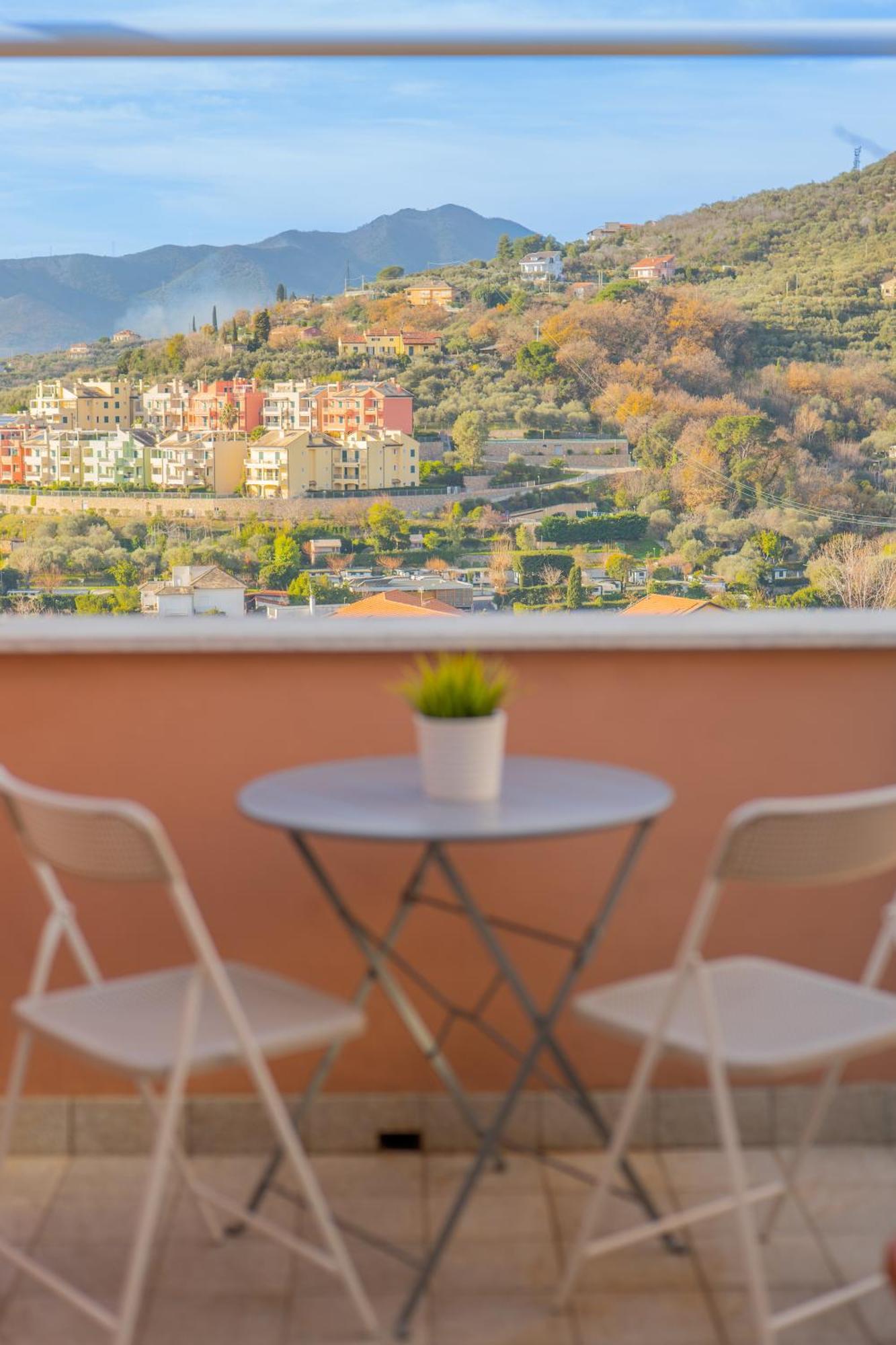 Appartamento Mimosa "A Casa Felice" Пьетра-Лигуре Экстерьер фото